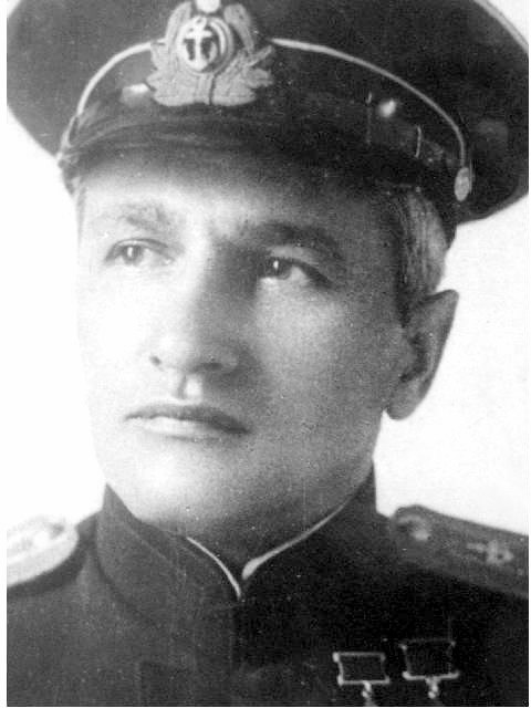 Василий Иванович Раков , командир 2-й морской разведывательной авиаэскадрильи. 
